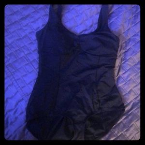 Lululemon one piece swimsuit 👙🖤